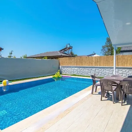 Villa Bloom Βίλα Φετιγιέ